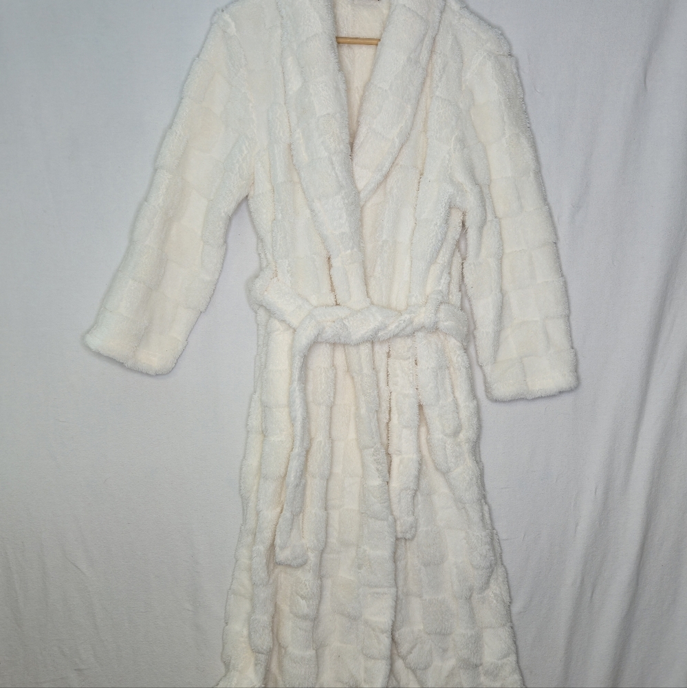 Tamara H Warm And Cozy Off White Robe One Size